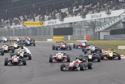 Start: Felix Rosenqvist, Prema Powerteam Dallara F312 - Mercedes-Benz, in Führung