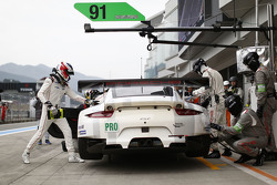 #91 Porsche Team Manthey Porsche 911 RSR: Richard Lietz, Michael Christensen