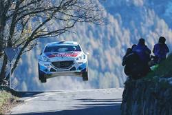 Emil Bergkvist su una Peugeot 208 T16 al Rallye International du Valais