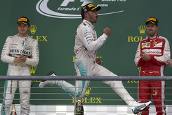 Winnaar en wereldkampioen Lewis Hamilton, Mercedes AMG F1, tweede Nico Rosberg, Mercedes AMG F1, de