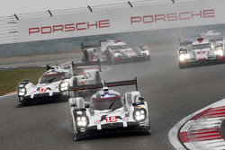 #18 Porsche Team Porsche 919 Hybrid: Romain Dumas, Neel Jani, Marc Lieb; #17 Porsche Team Porsche 91