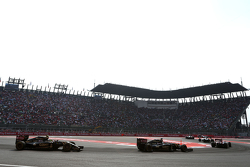 Pastor Maldonado, Lotus F1 Team y Romain Grosjean, Lotus F1 Team
