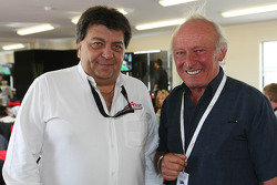 Керівник A1GP Тоні Тешейра з екс-гонщиком Ф1 Крісом Еймоном