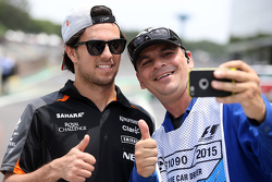 Sergio Pérez, Sahara Force India F1 con un fan