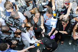Lewis Hamilton, Mercedes AMG F1, mit der Presse