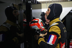 Romain Grosjean, Lotus F1 Team indossa il Tricolore come segno di rispetto verso le vittimes degli a