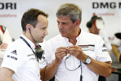 Alexander Hitzinger, LMP1 technisch directeur en Fritz Enzinger, LMP1 directeur