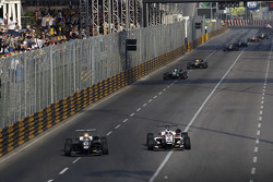 Charles Leclerc, Van Amersfoort Racing Dallara Volkswagen ve Felix Rosenqvist, Prema PowerTeam Dalla