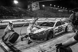 Boxenstop für Joey Logano, Team Penske Ford