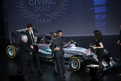 Lewis Hamilton, Mercedes AMG F1, Bernie Ecclestone, Toto Wolff und FIA-Präsident Jean Todt