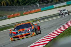 Clearwater车队1号法拉利458 GT3:吉安玛利亚·布鲁尼、詹姆斯·卡拉多、马特·格里芬、莫永新