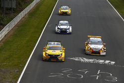 Rob Huff, Lada Vesta WTCC, Lada Sport Rosneft en Tom Coronel, Chevrolet RML Cruze TC1, ROAL Motorspo