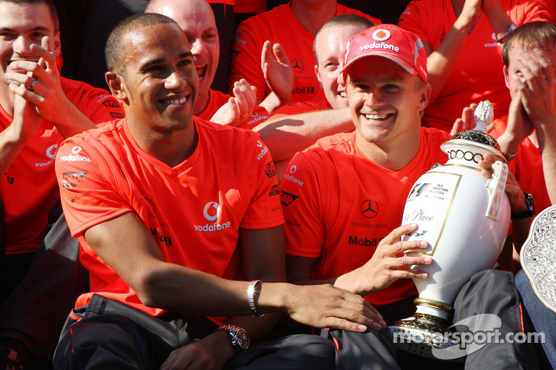 Heikki Kovalainen celebrates his first win with Lewis Hamilton, Ron Dennis and McLaren Mercedes team