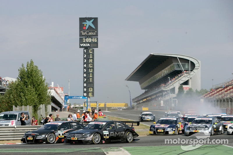 Start: Timo Scheider, Audi Sport Team Abt, Audi A4 DTM and Paul di Resta, Team HWA AMG Mercedes, AMG Mercedes C-Klasse battle for the lead