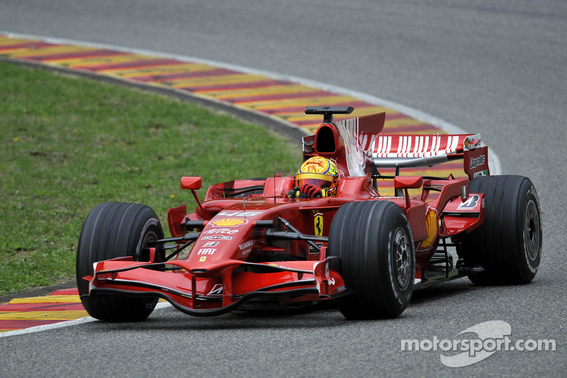 2008年罗西在穆杰罗赛道测试法拉利F2008赛车