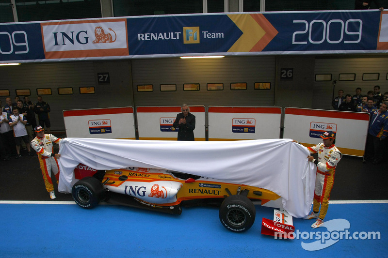 Fernando Alonso, Flavio Briatore ve Nelson A. Piquet unveil yeni Renault R29