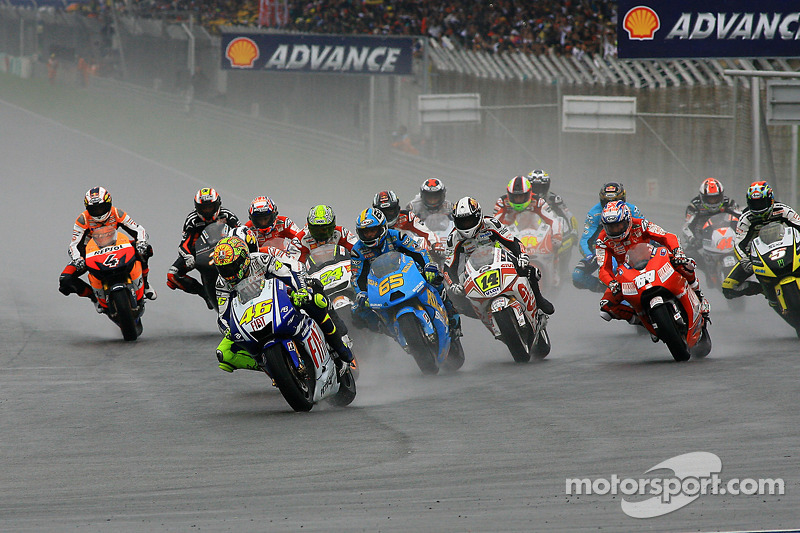 Старт: Валентино Россі, Fiat Yamaha Team та Дані Педроса, Repsol Honda Team, боротьба за першість