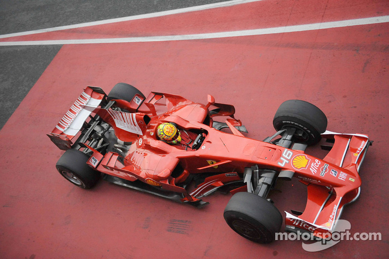 Valentino Rossi test ediyorFerrari F2008