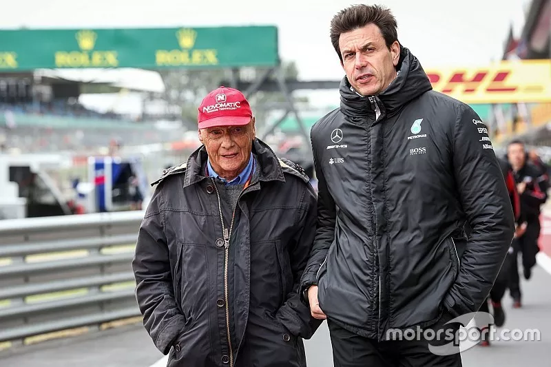 Niki Lauda, pr&eacute;sident non-ex&eacute;cutif de Mercedes AMG F1 et Toto Wolff, directeur ex&eacute;cutif de Mercedes AMG F1