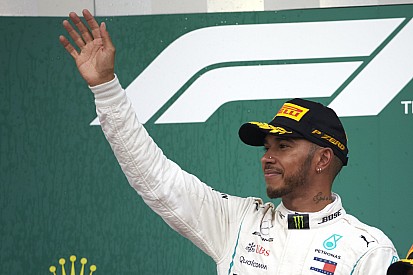 Hamilton revient sur sa joie mesurée du podium de Bakou