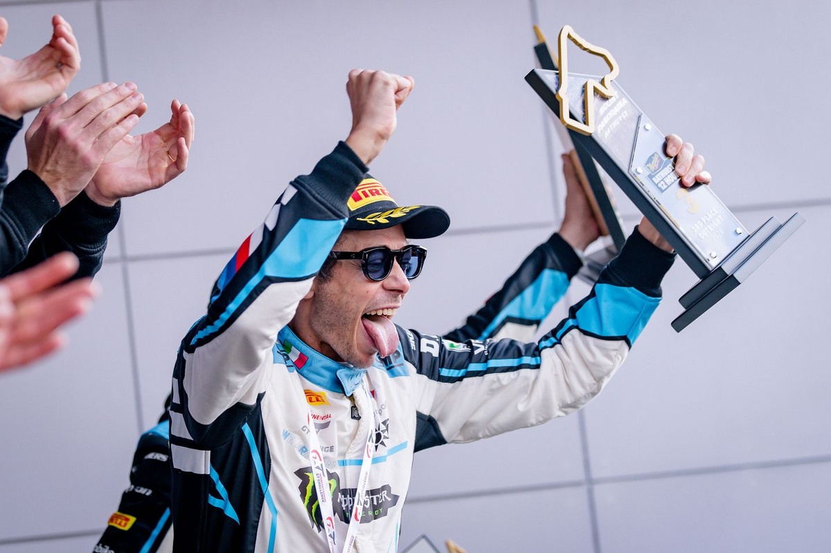 Cumpleaños en el podio para Rossi: "¡Yo casi también atropello a un canguro!"