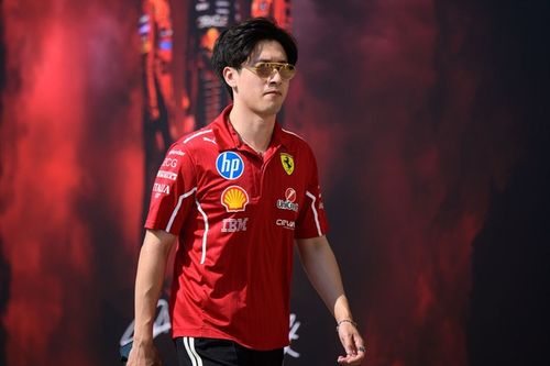 F1: Zhou Guanyu deixa cargo de piloto reserva da Ferrari