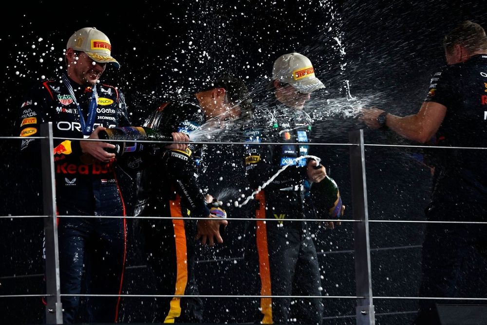 Lando Norris, McLaren, Oscar Piastri, McLaren, Max Verstappen, Red Bull Racing