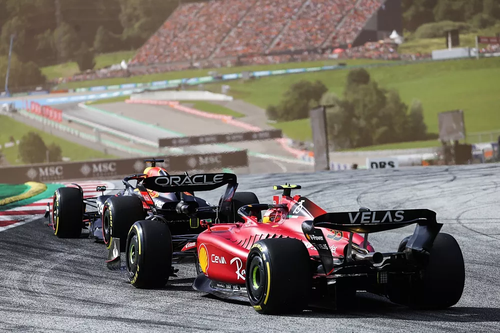 Max Verstappen, Red Bull Racing RB18, Carlos Sainz, Ferrari F1-75