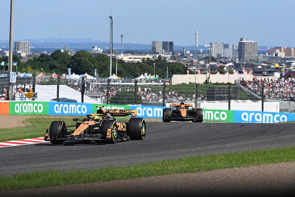 Lando Norris, McLaren MCL60, Oscar Piastri, McLaren MCL60