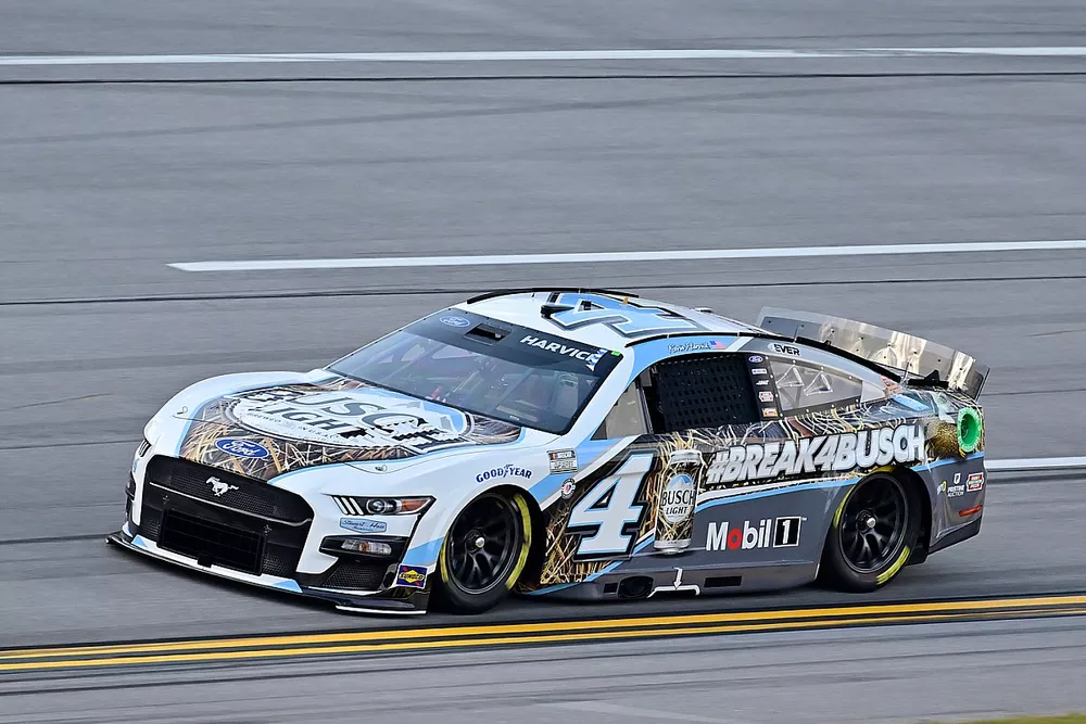 Kevin Harvick, Stewart-Haas Racing, Busch Light Camo Ford Mustang