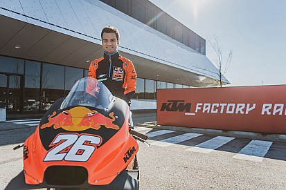 Pol Espargaró: “Pedrosa nos ayuda mucho a pesar de no poder pilotar”