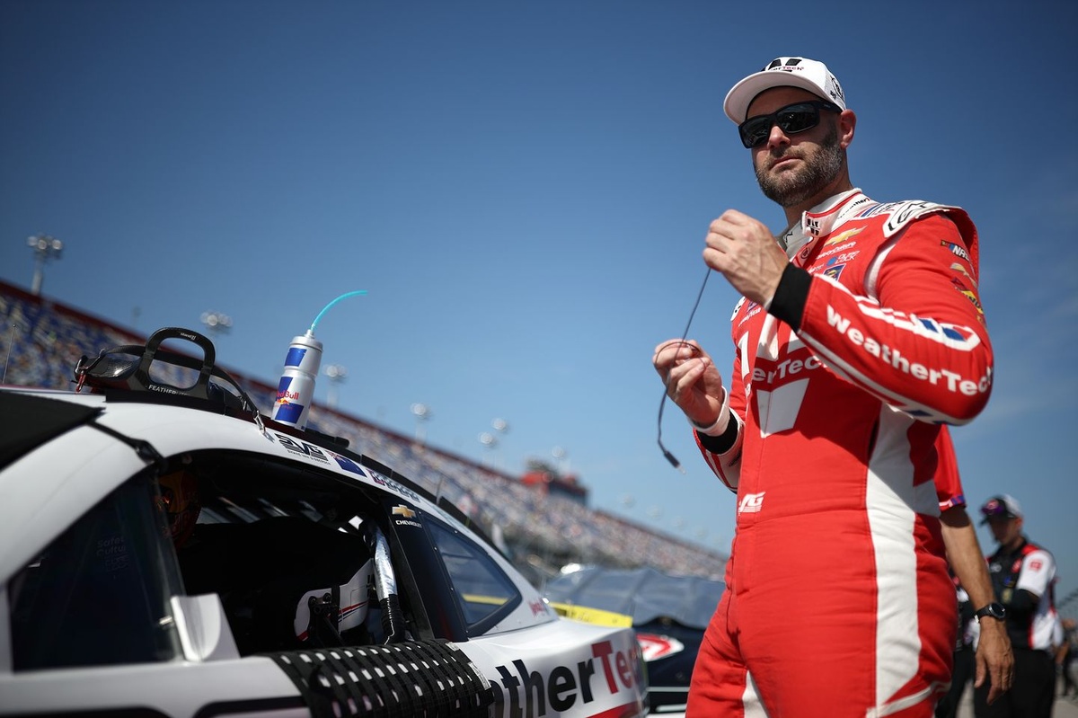 Shane van Gisbergen on playoff hot seat after getting bitten by strategy gamble