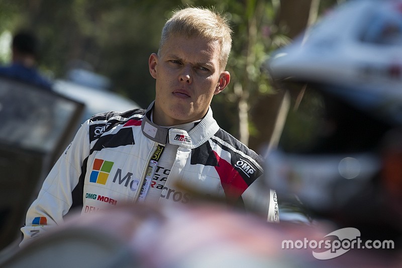 Rally del Galles subito in salita per Tanak: va a sbattere contro un terrapieno nello Shakedown!