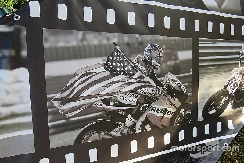 Visite au memorial Nicky Hayden sur les lieux de son accident