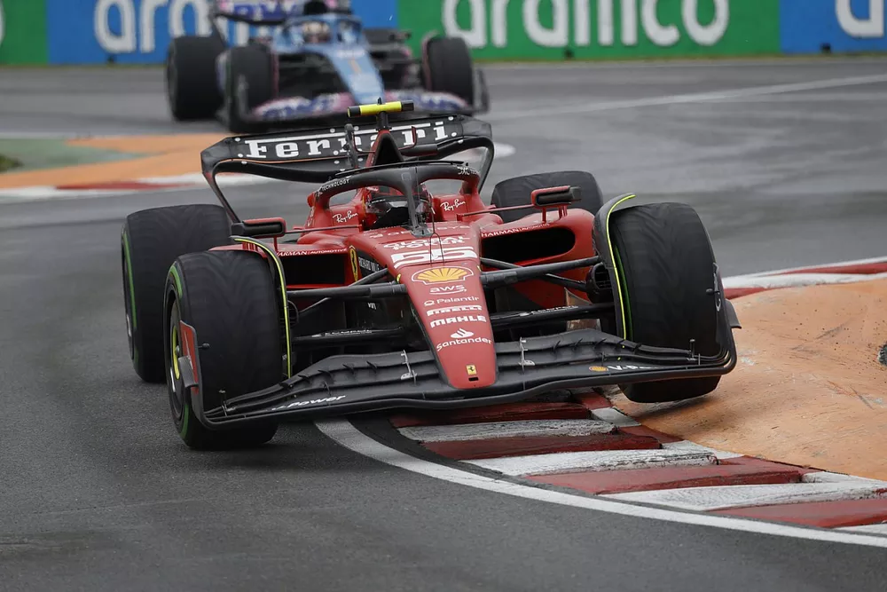 Carlos Sainz, Ferrari SF-23, Pierre Gasly, Alpine A523