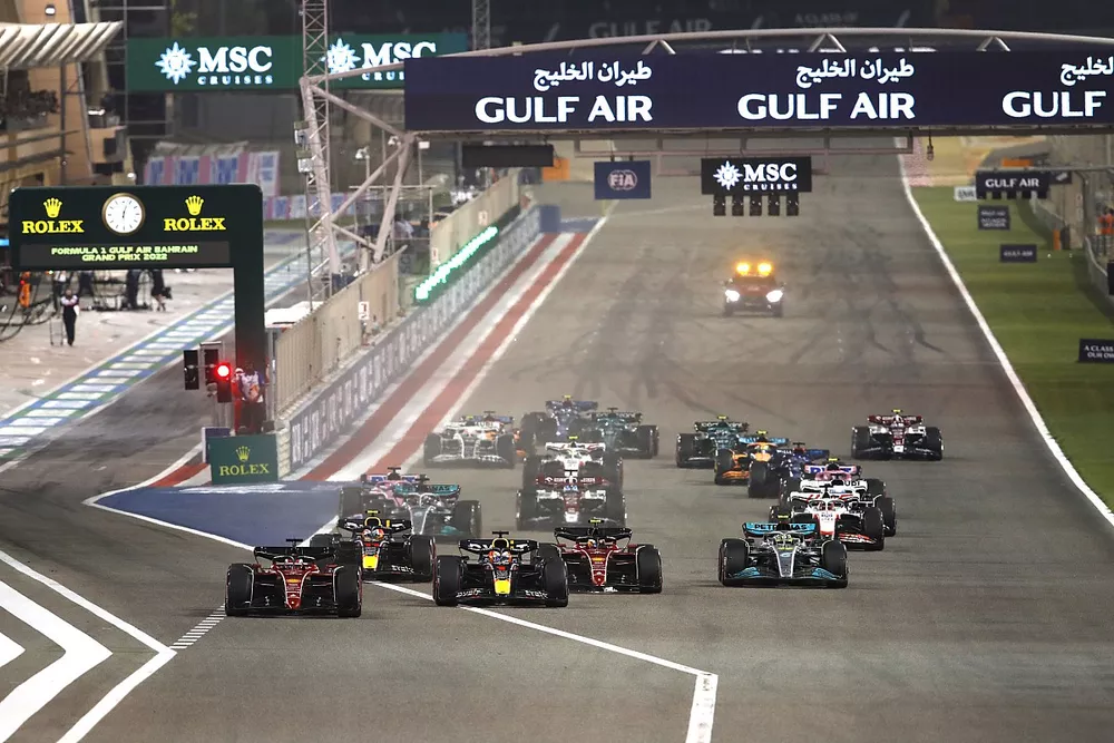 Arrancada Charles Leclerc, Ferrari F1-75, Max Verstappen, Red Bull Racing RB18, Carlos Sainz Jr., Ferrari F1-75, Lewis Hamilton, Mercedes W13, Sergio Pérez, Red Bull Racing RB18