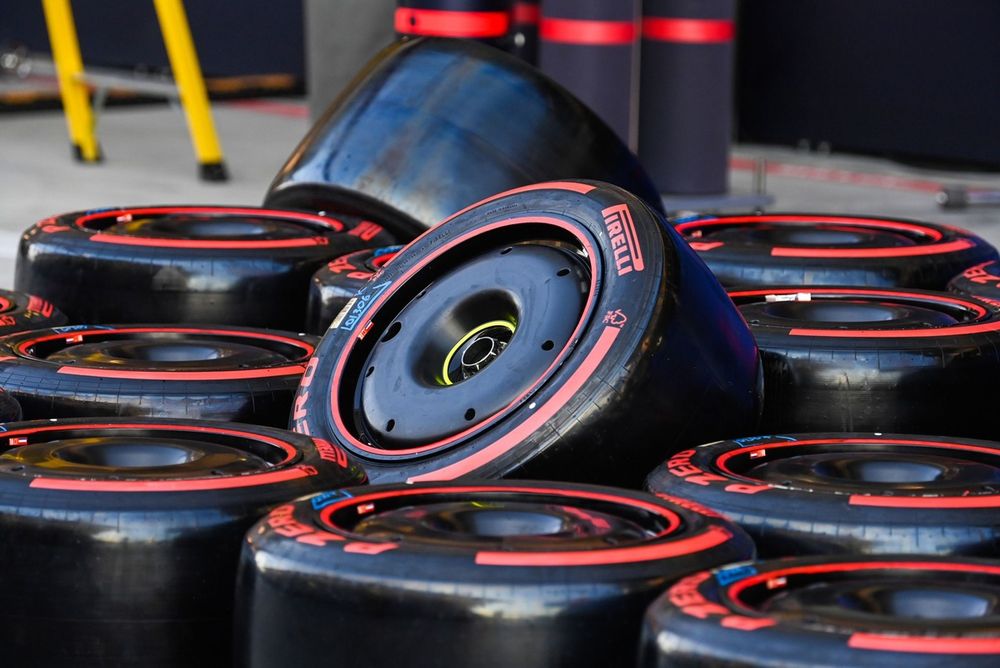 Neumáticos Pirelli en el paddock