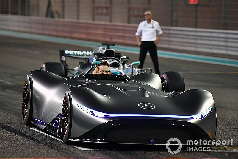 Mercedes показала концепт ретрофутуристического суперкара