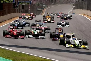 伝説的F1シーズン制したジェンソン・バトン所有のブラウンGP 001が