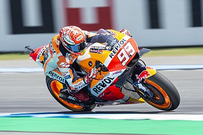 Fantasztikus versenyen Marquez az utolsó körben előzte meg Dovit a Thai Nagydíjon!
