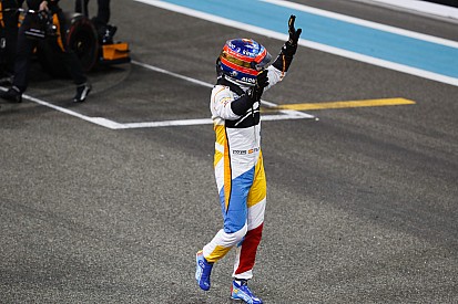 Vídeo: la graciosa entrevista a Alonso de su peculiar compañero en Daytona