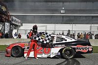 Christopher Bell gana en Road America en Xfinity