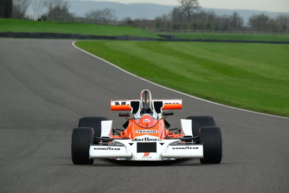 McLaren M26