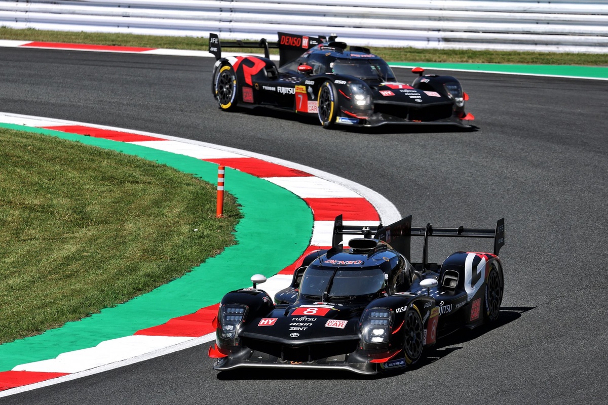 【直筆サイン】 小林可夢偉 WEC TOYOTA TS050 #6 2016 直筆サイン】 小林可夢偉 WEC TOYOTA TS050 #6 2016 - メルカリ