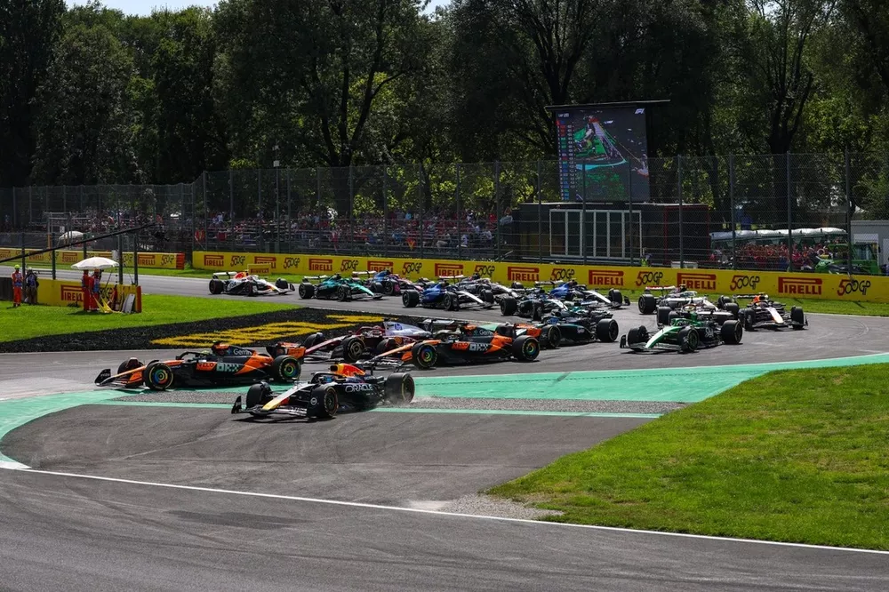 De start van de race tijdens de F1 Grand Prix van Itali&euml;.
