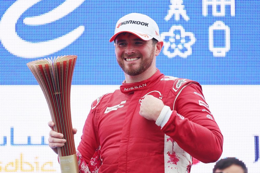 Podium: Race winner Oliver Rowland, Nissan Formula E Team