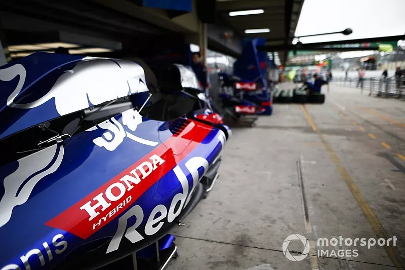 Toro Rosso bodywork in the pit lane