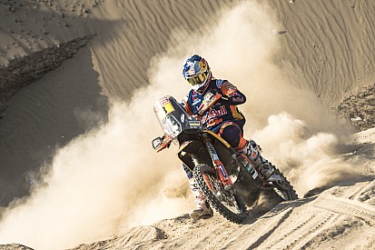 Price, magullado, se coloca líder del Dakar tras la rotura de motor de Brabec
