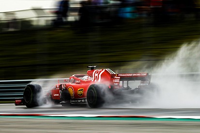 Dipenalti, Vettel protes peraturan bendera merah