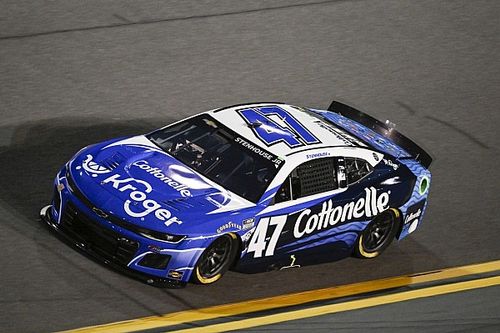 Stenhouse se lleva la victoria en las 500 Millas de Daytona 2023